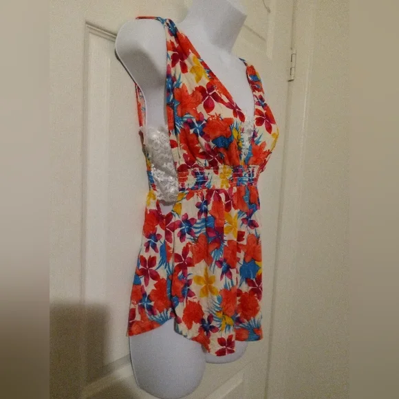 Love on a hanger floral top - Picture 2 of 4